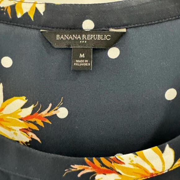 Banana Republic Floral White Dot Print Crew Neck Blouse Top Size Medium - Picture 3 of 4